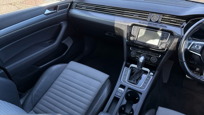 Volkswagen Passat 2.0 TDI R-Line 5dr DSG [Panoramic Roof] Diesel Estate